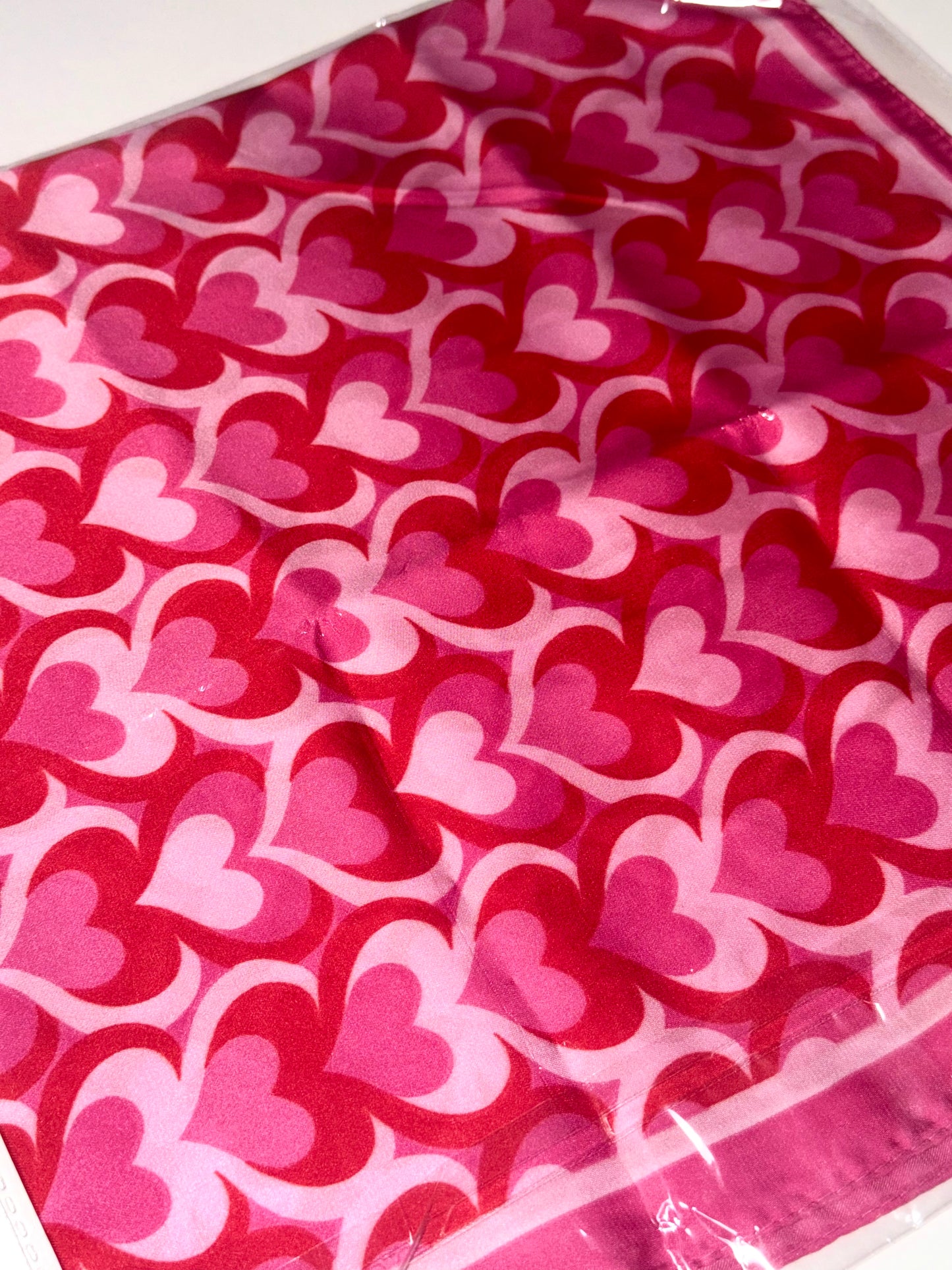 Pañuelo rosa corazones